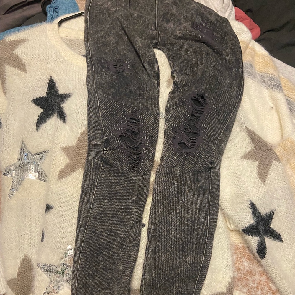 Distressed leggings